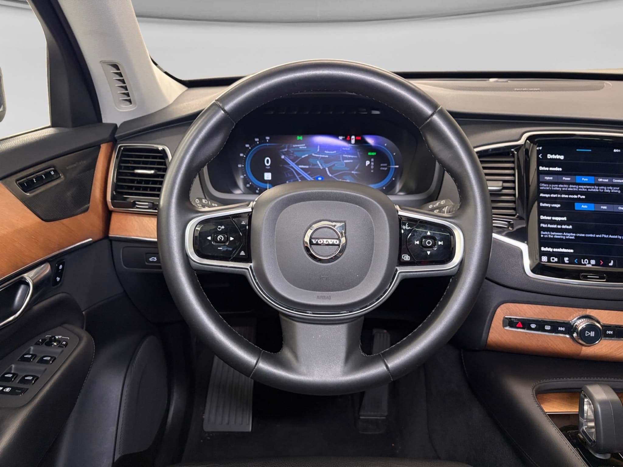2023 Volvo XC90 view 9