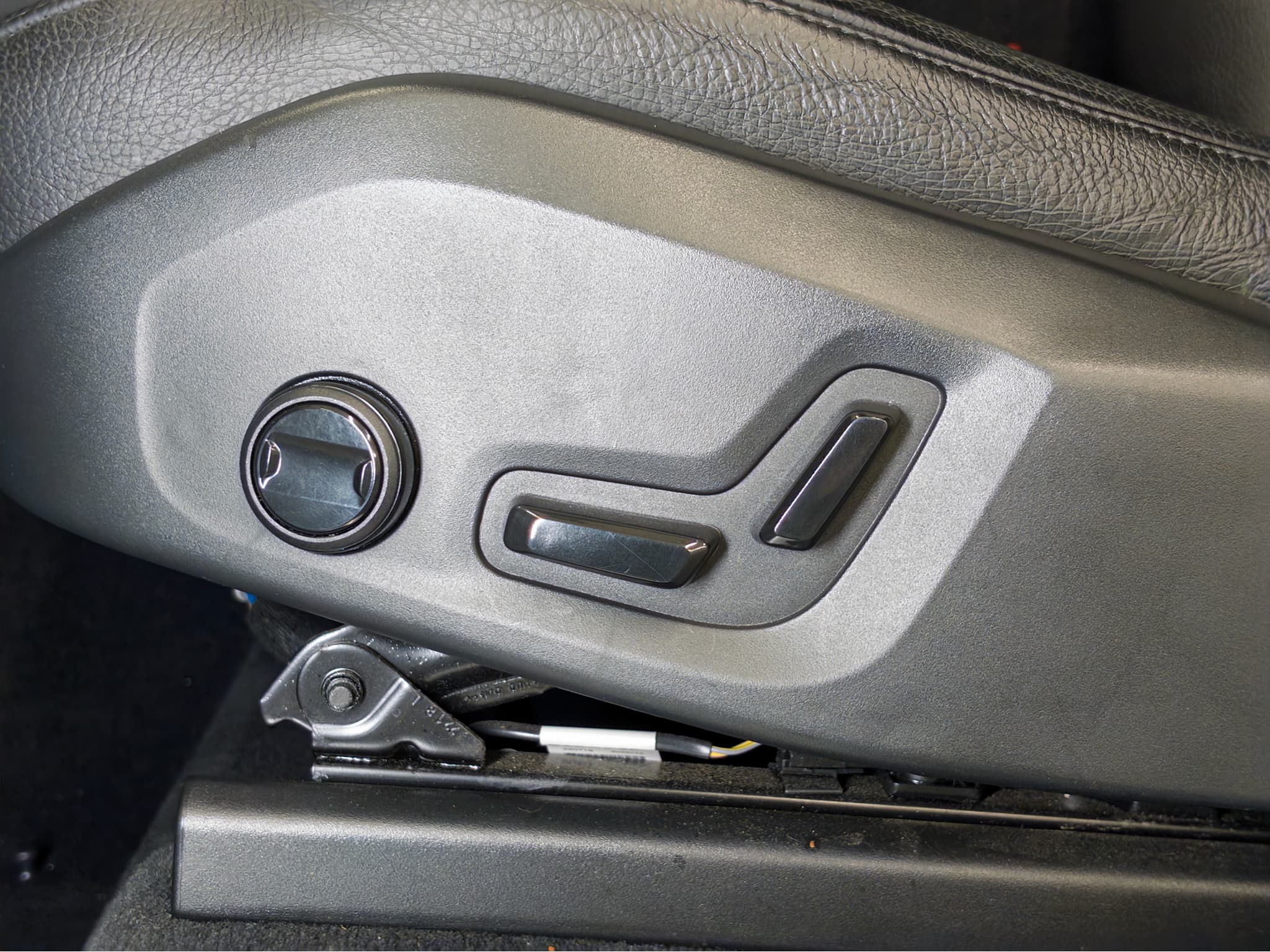 2023 Volvo XC90 view 7