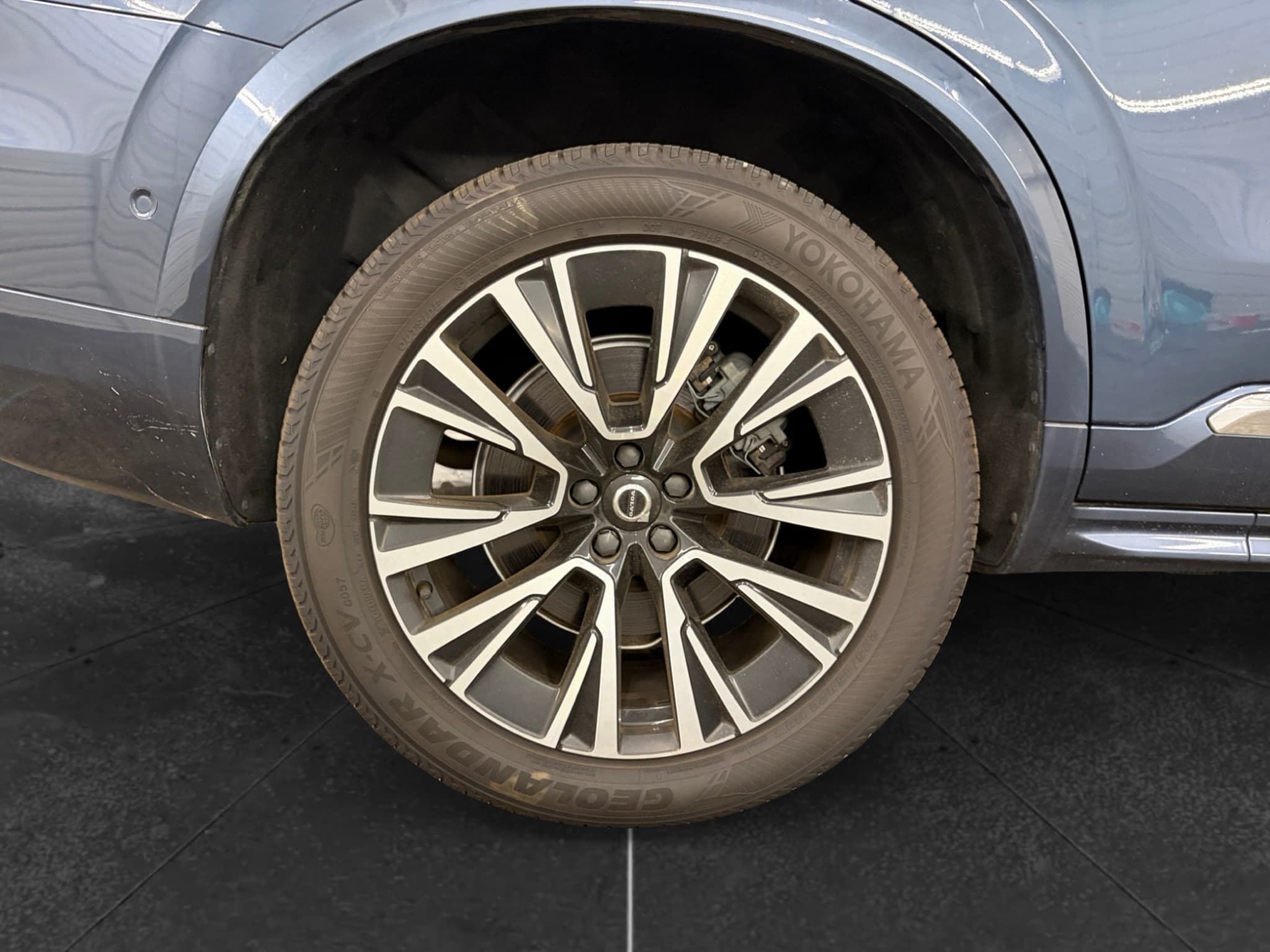 2023 Volvo XC90 view 38