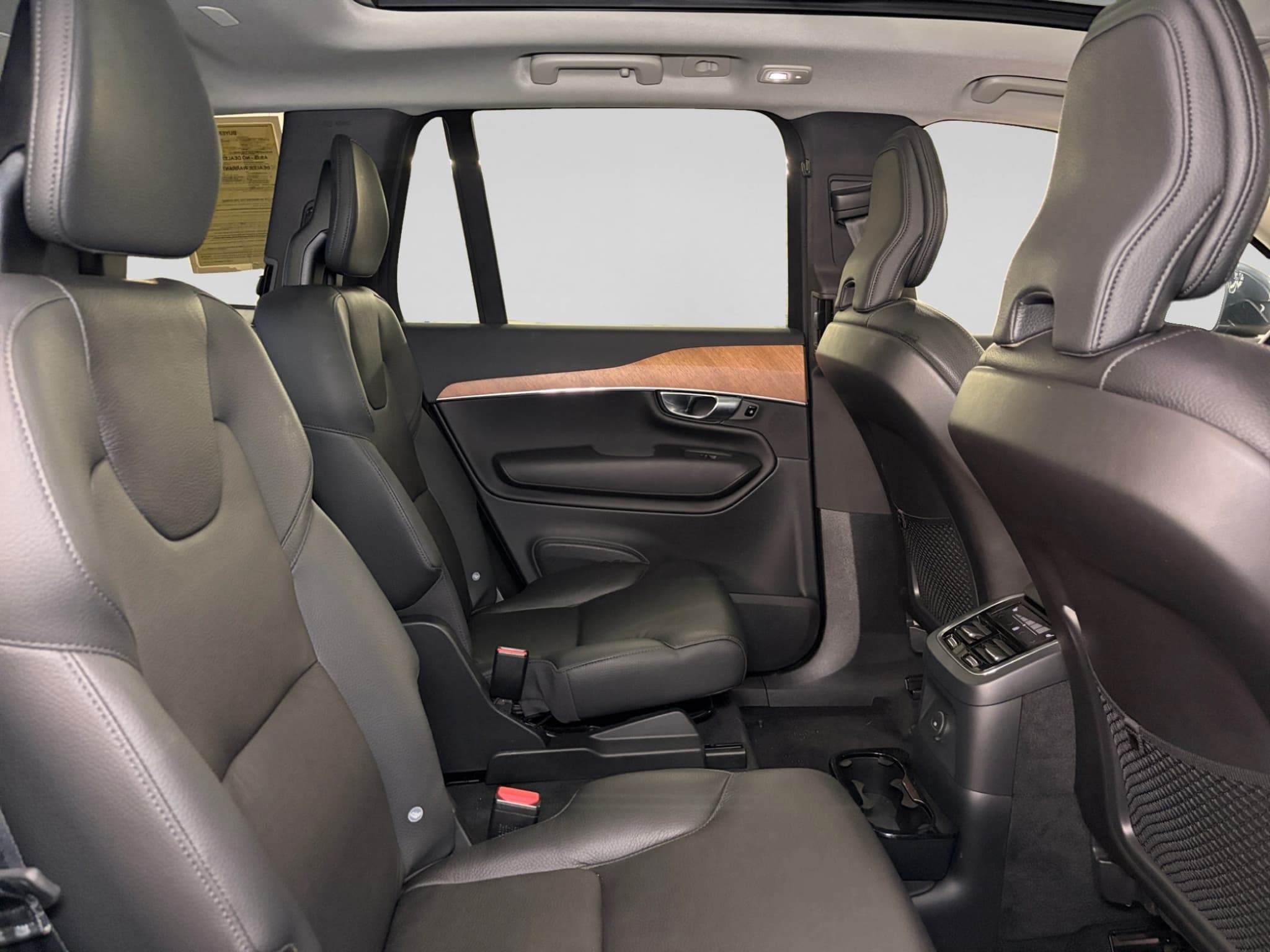 2023 Volvo XC90 view 23