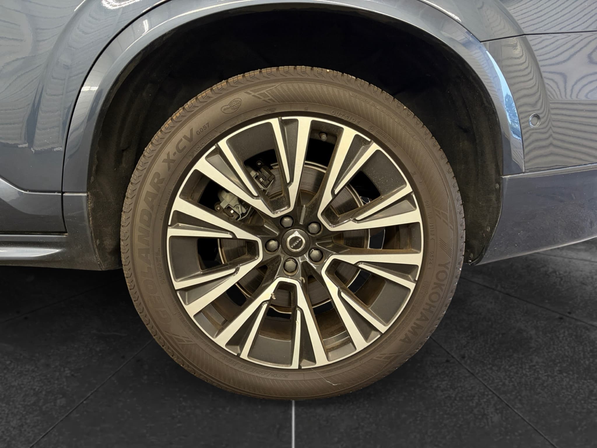2023 Volvo XC90 view 34