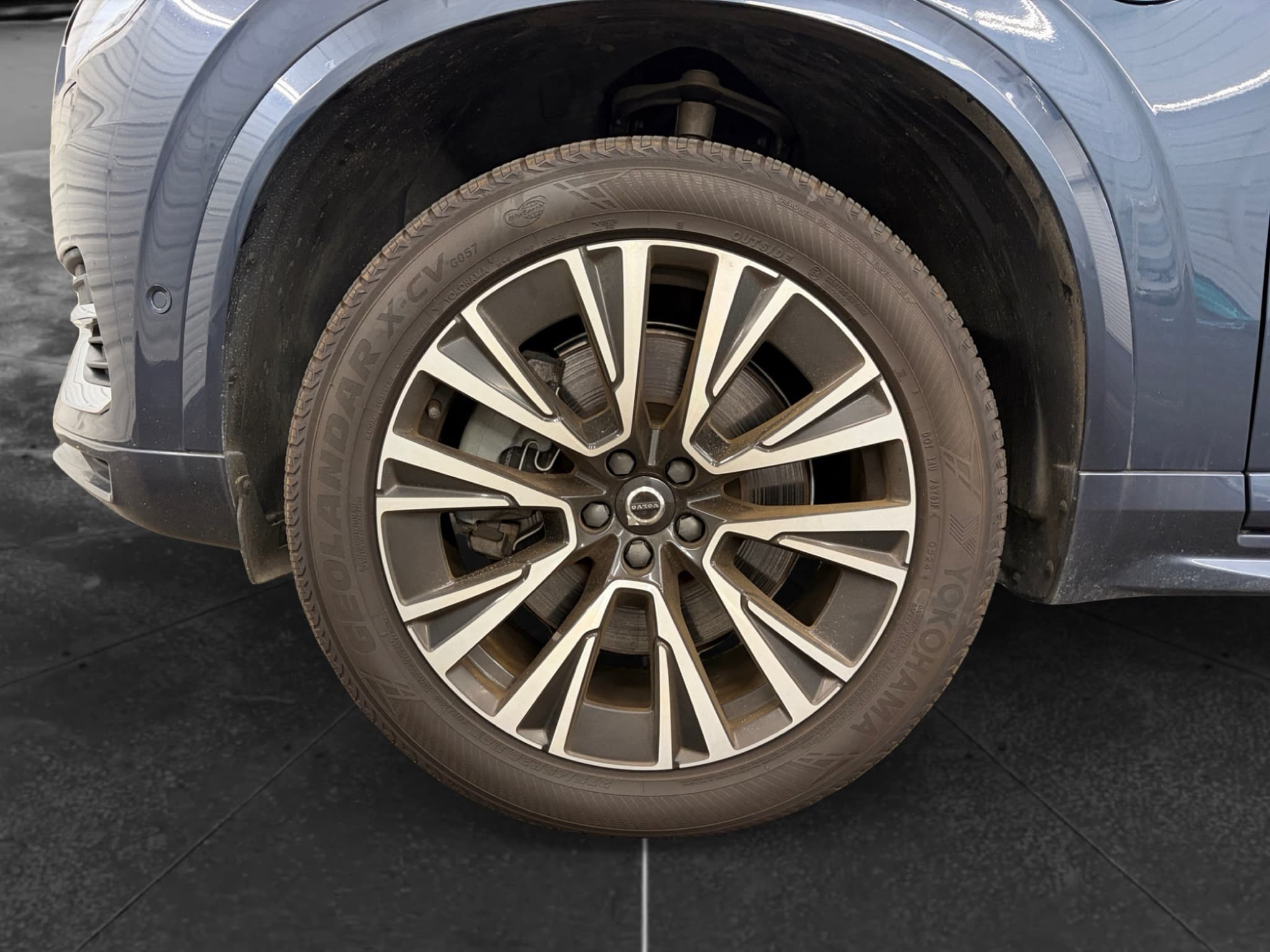 2023 Volvo XC90 view 32