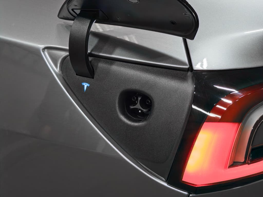 2025 Tesla Model 3 view 5