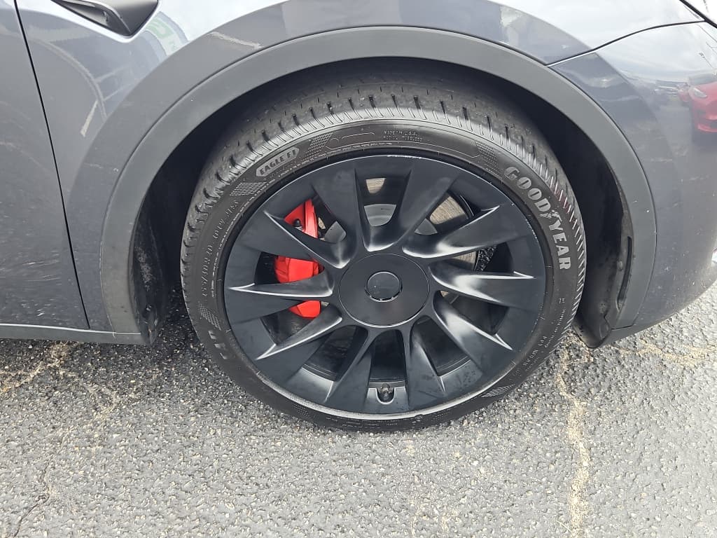 2023 Tesla Model Y view 31