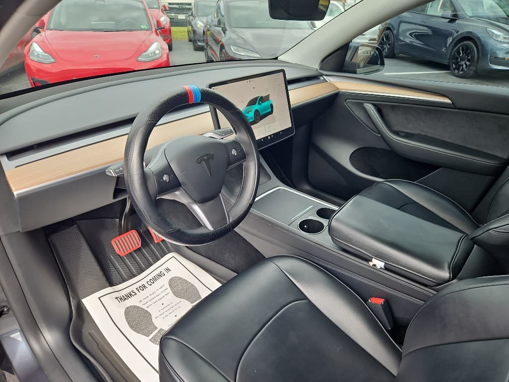 2023 Tesla Model Y view 14