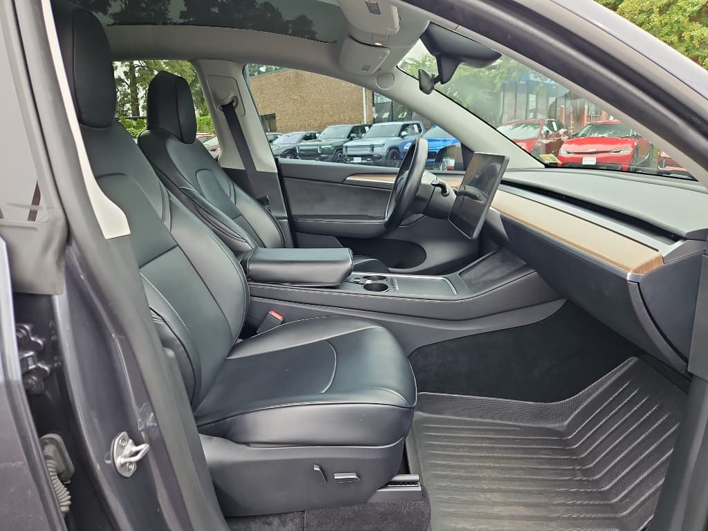2023 Tesla Model Y view 19