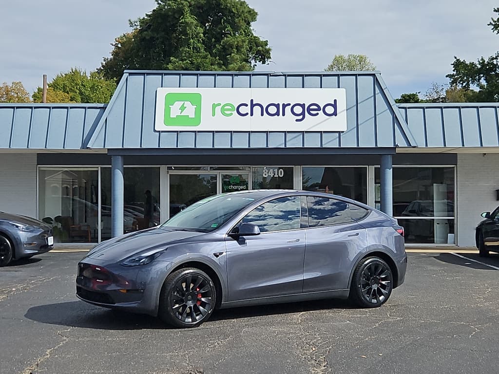 2023 Tesla Model Y view 36