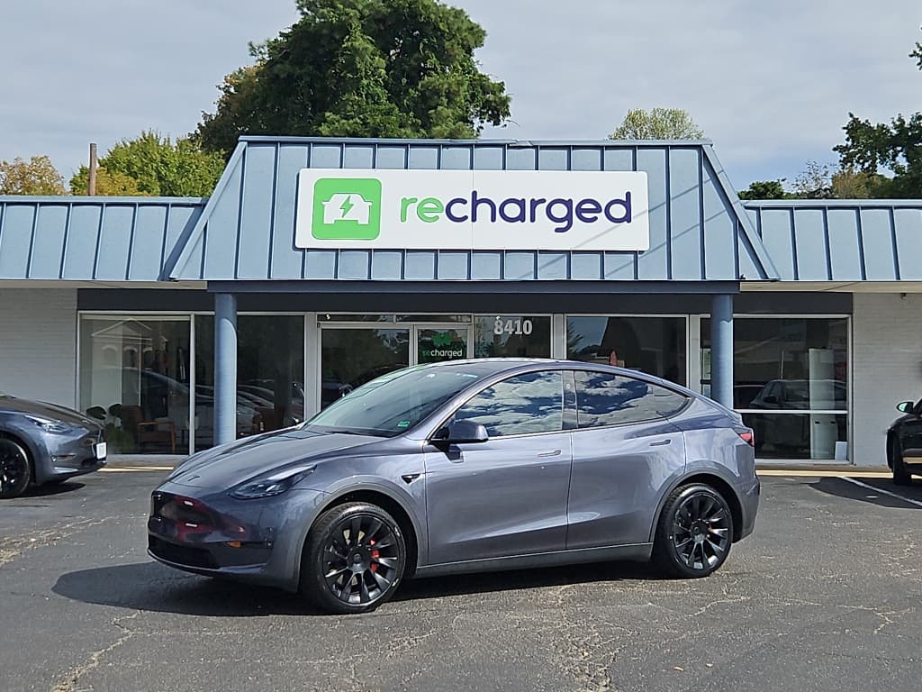 2023 Tesla Model Y view 34