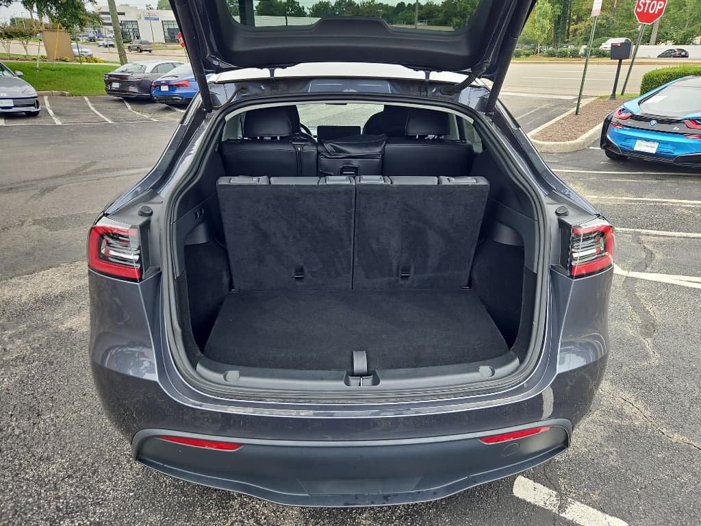 2023 Tesla Model Y view 17