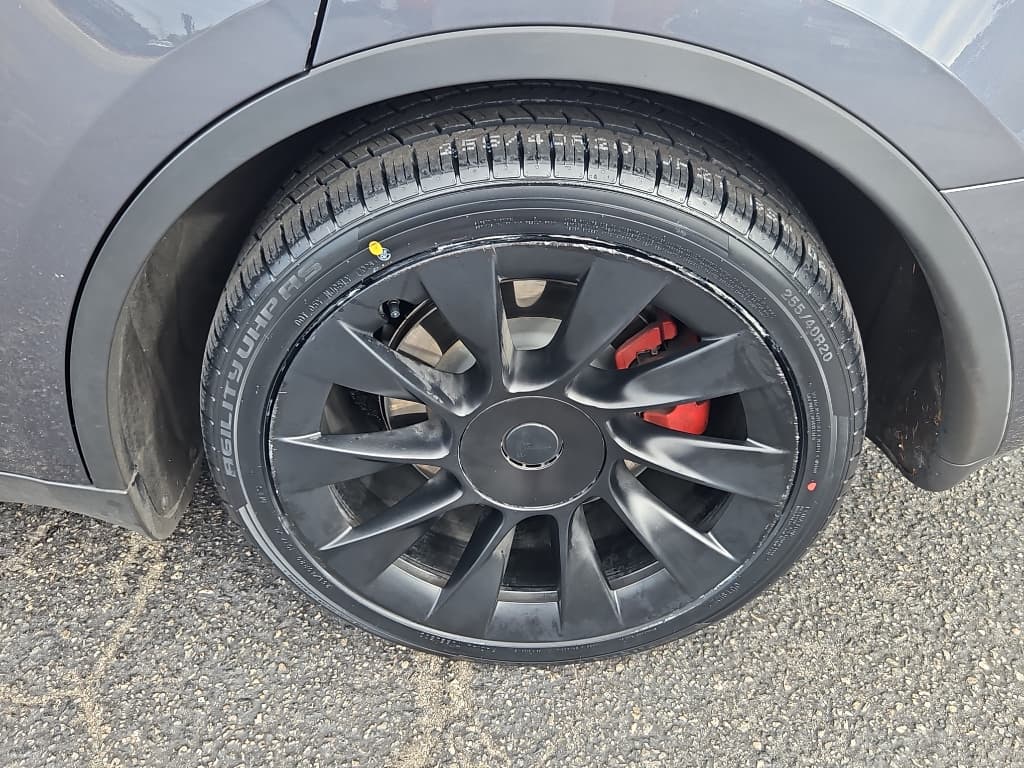 2023 Tesla Model Y view 27