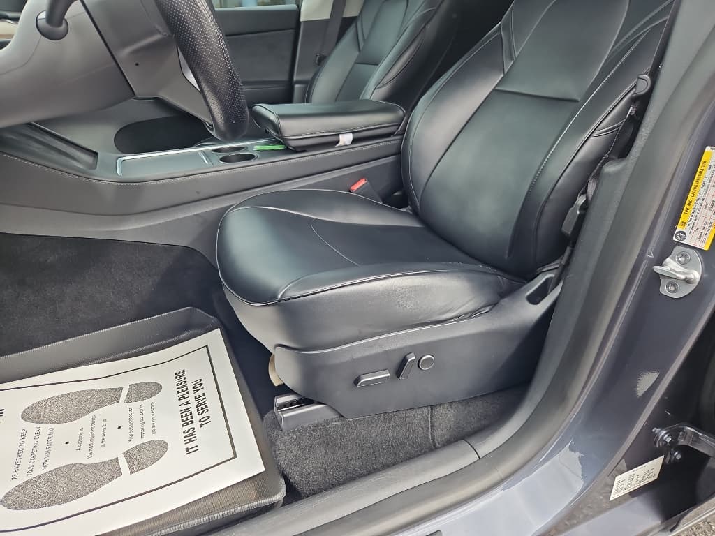 2023 Tesla Model Y view 5