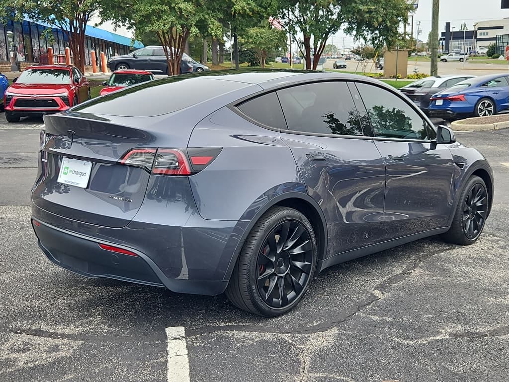 2023 Tesla Model Y view 3