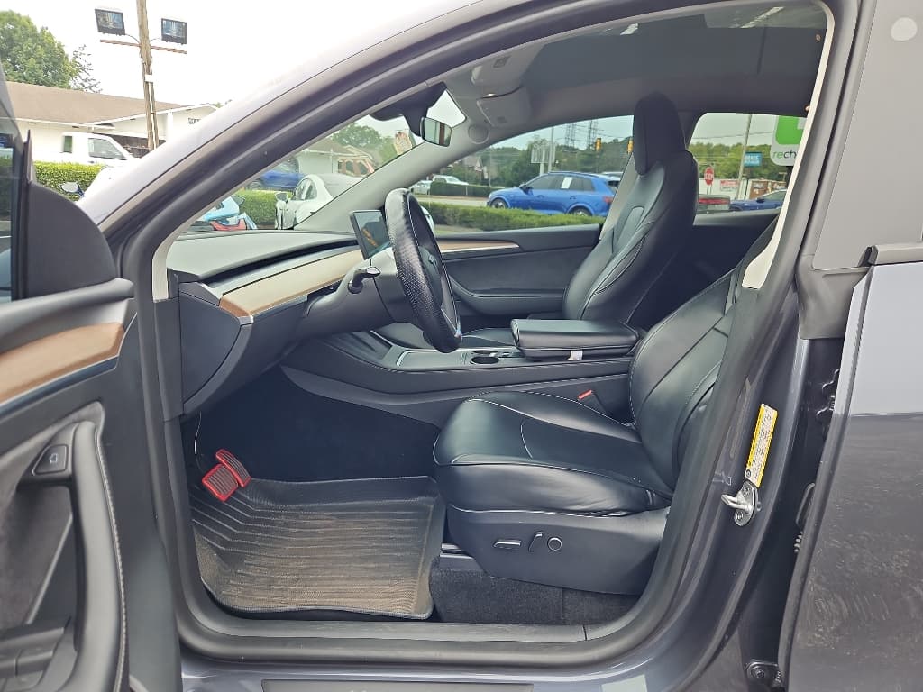 2023 Tesla Model Y view 5