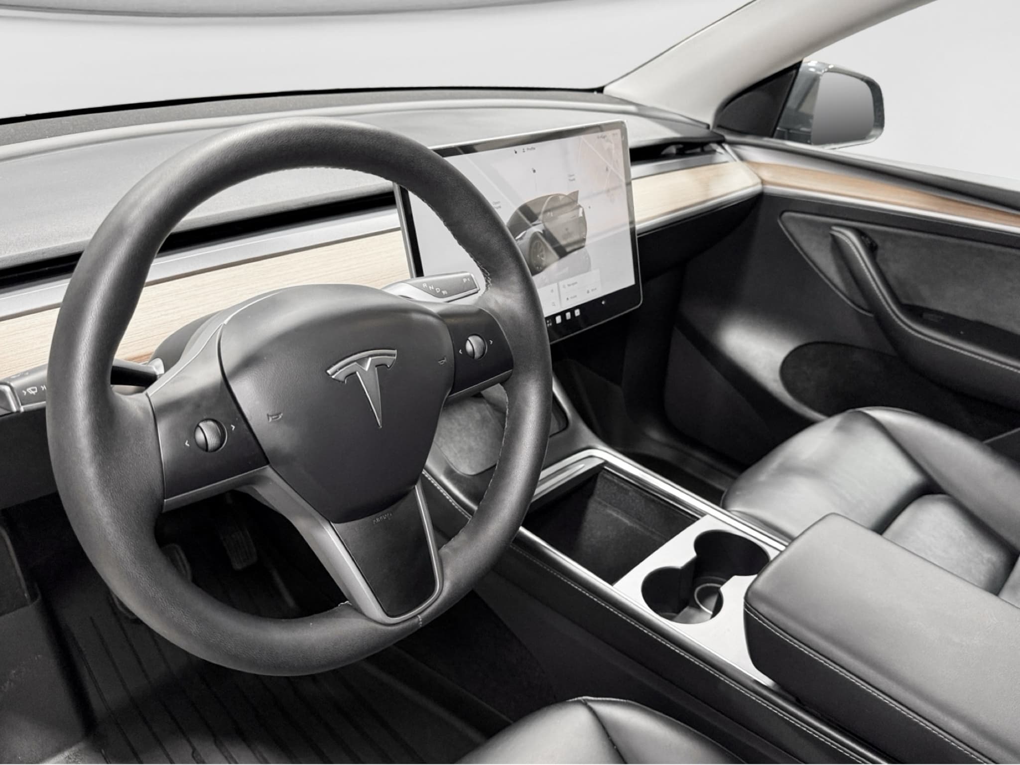 2023 Tesla Model Y view 17