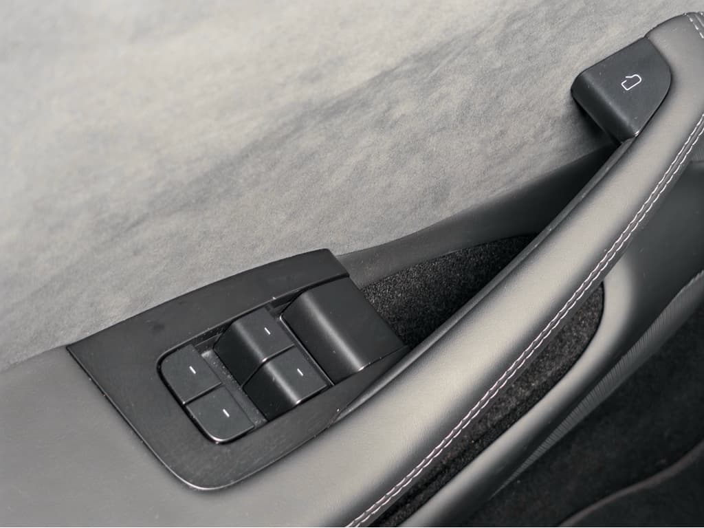2025 Tesla Model 3 view 7