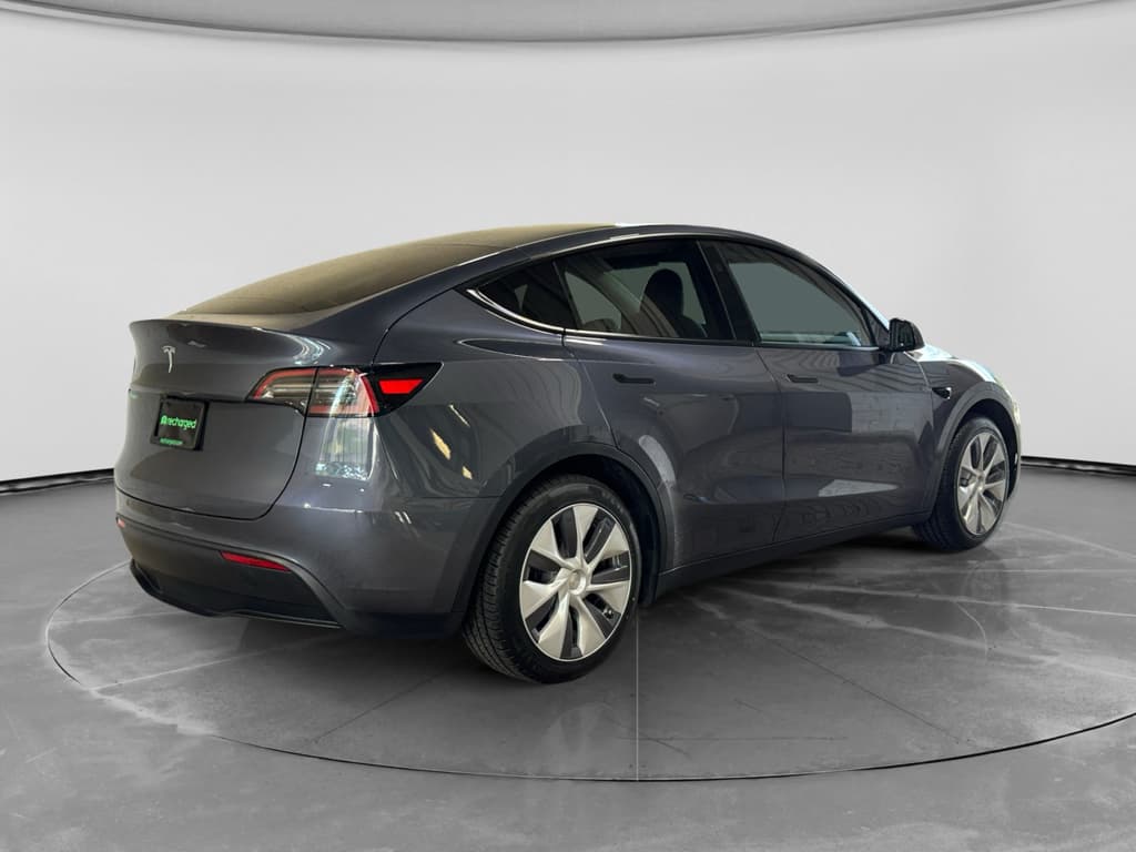 2023 Tesla Model Y view 3