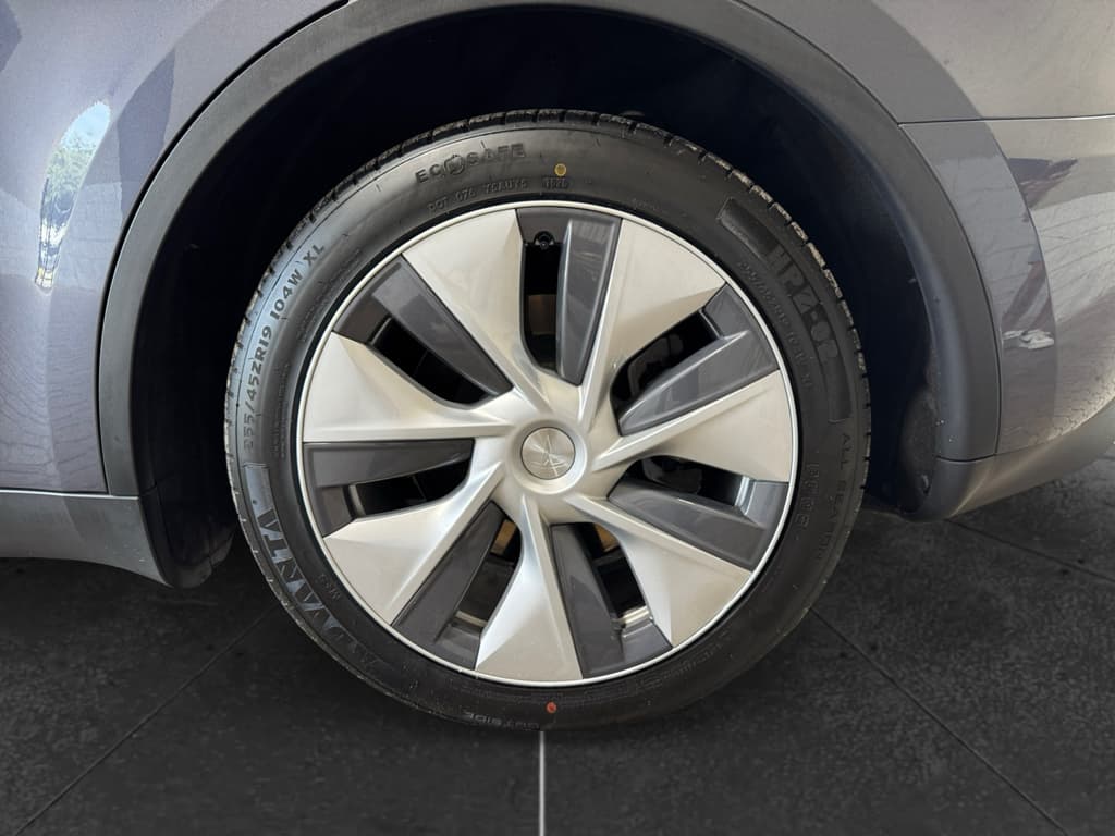 2023 Tesla Model Y view 32