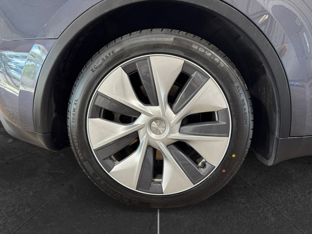 2023 Tesla Model Y view 36