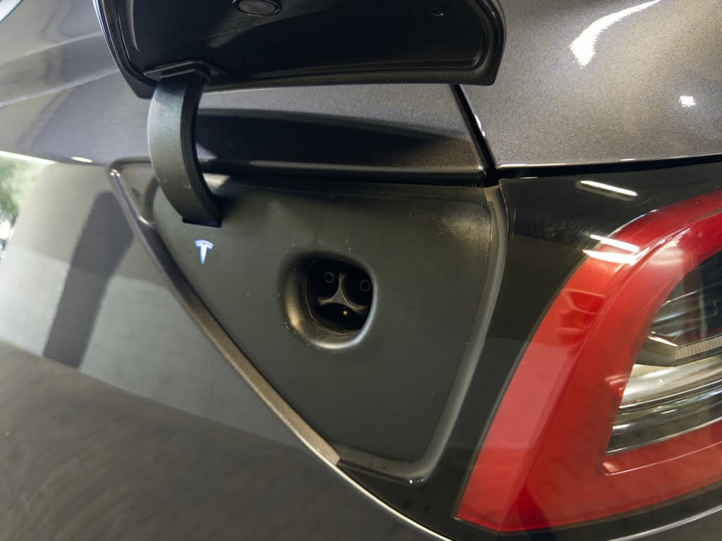 2023 Tesla Model Y view 5