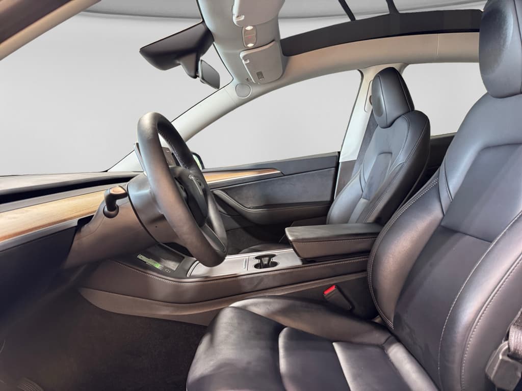 2023 Tesla Model Y view 16