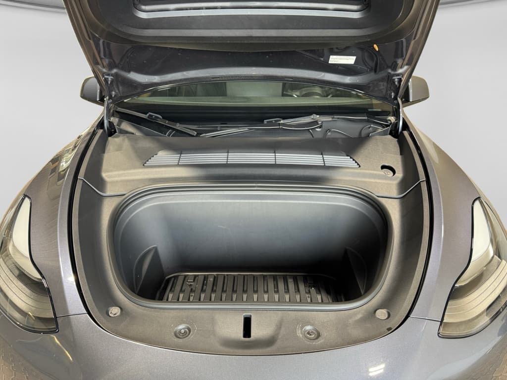 2023 Tesla Model Y view 24