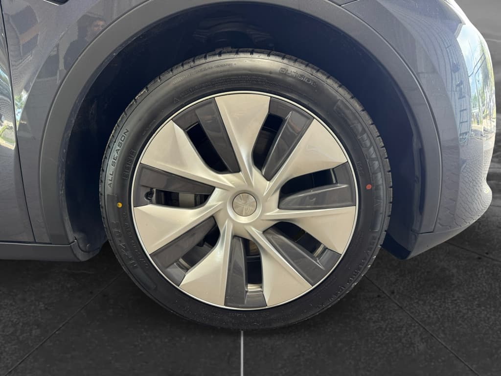 2023 Tesla Model Y view 34