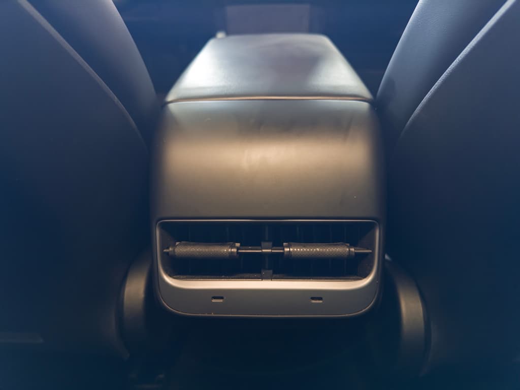 2023 Tesla Model Y view 19
