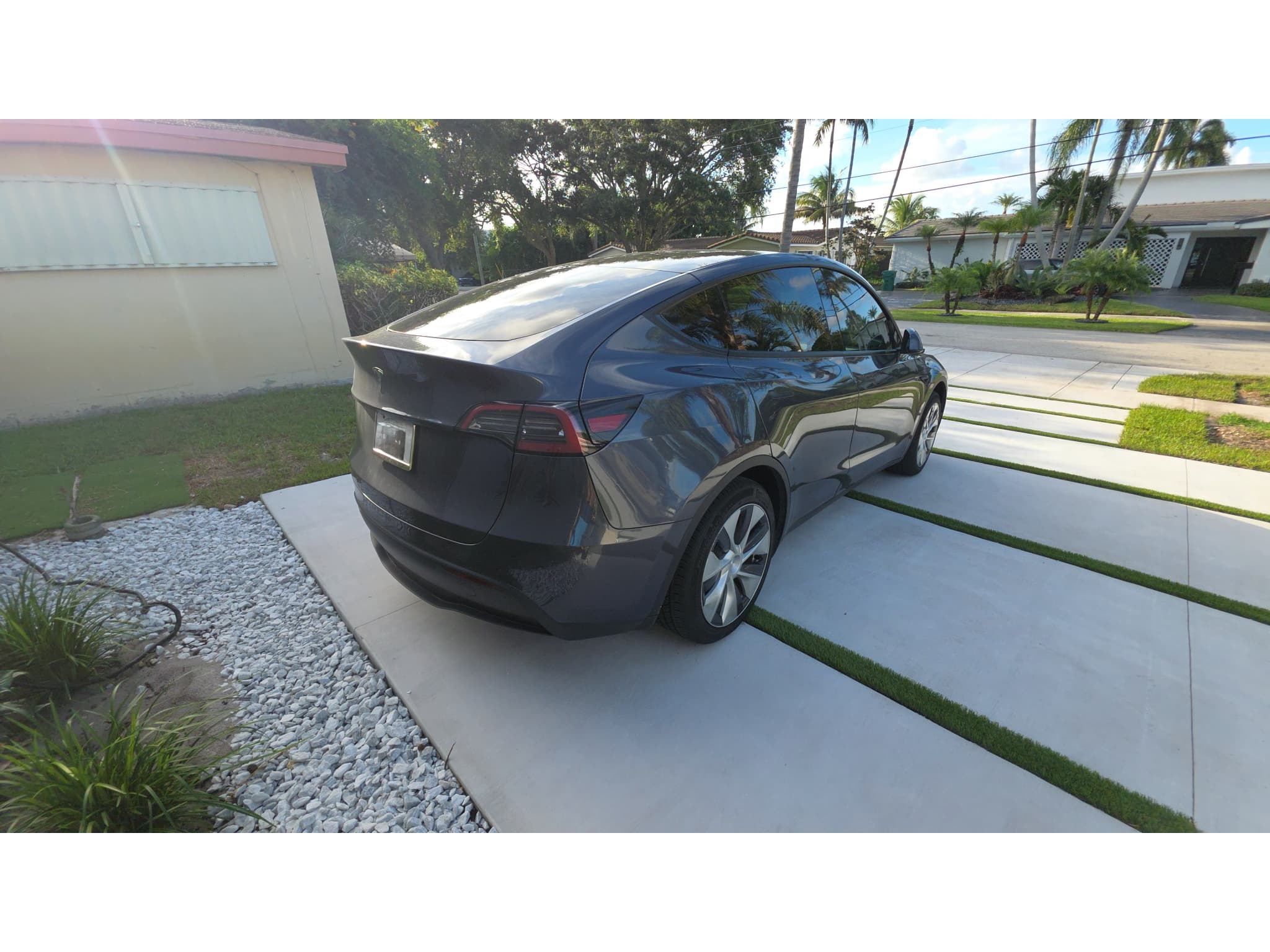 2023 Tesla Model Y view 5