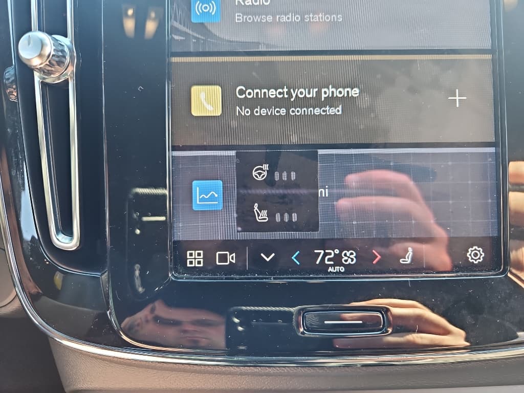 2023 Volvo XC40 view 15