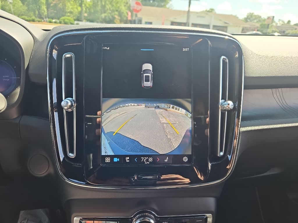 2023 Volvo XC40 view 14