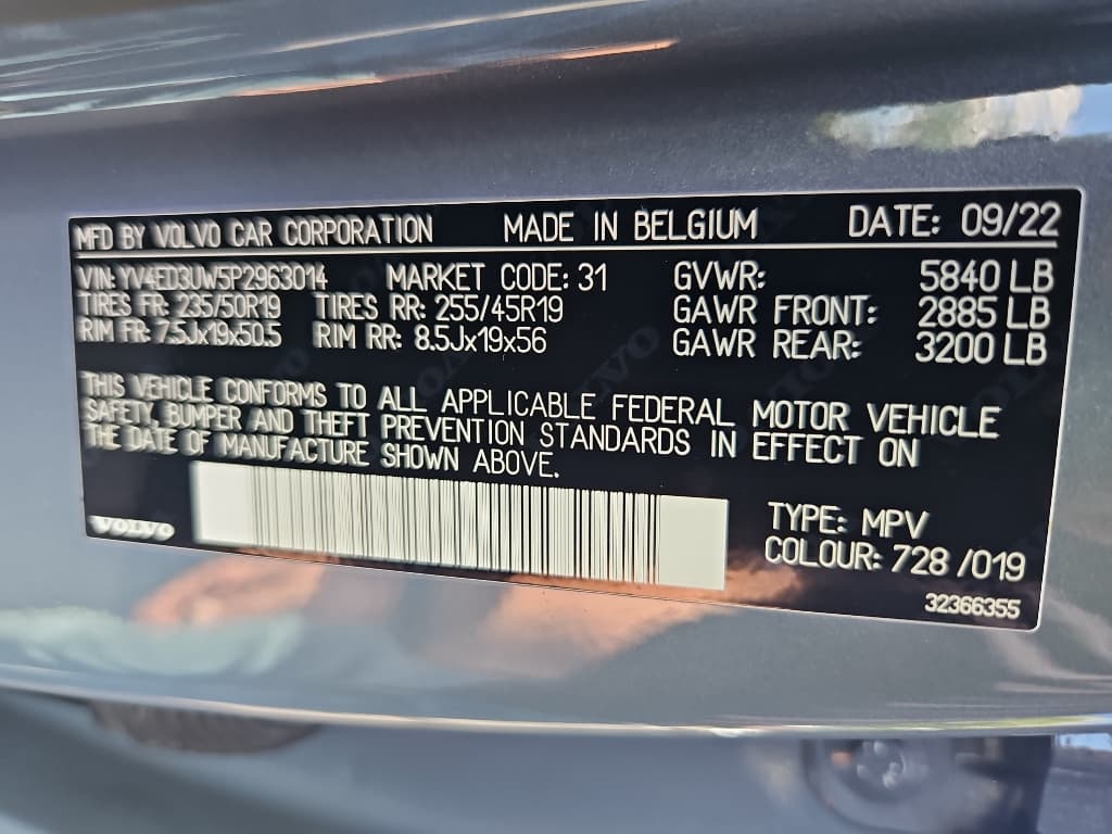 2023 Volvo XC40 view 24
