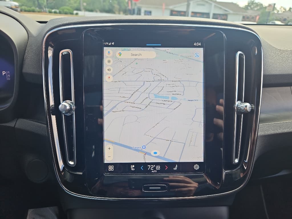 2023 Volvo XC40 view 13