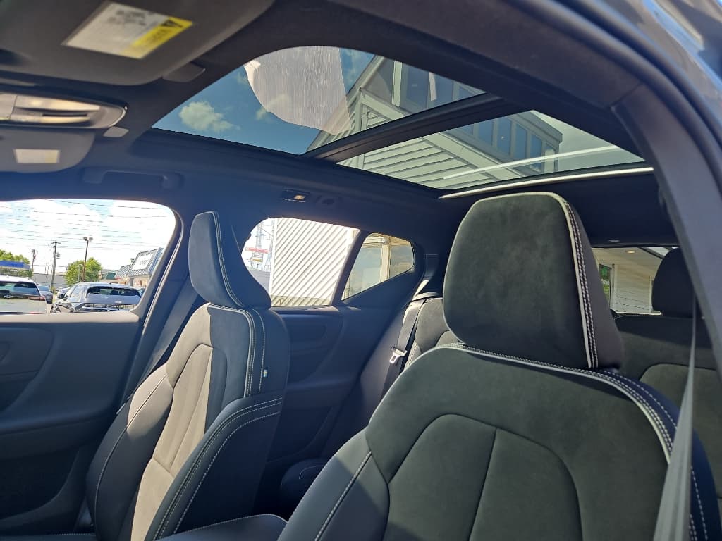 2023 Volvo XC40 view 20