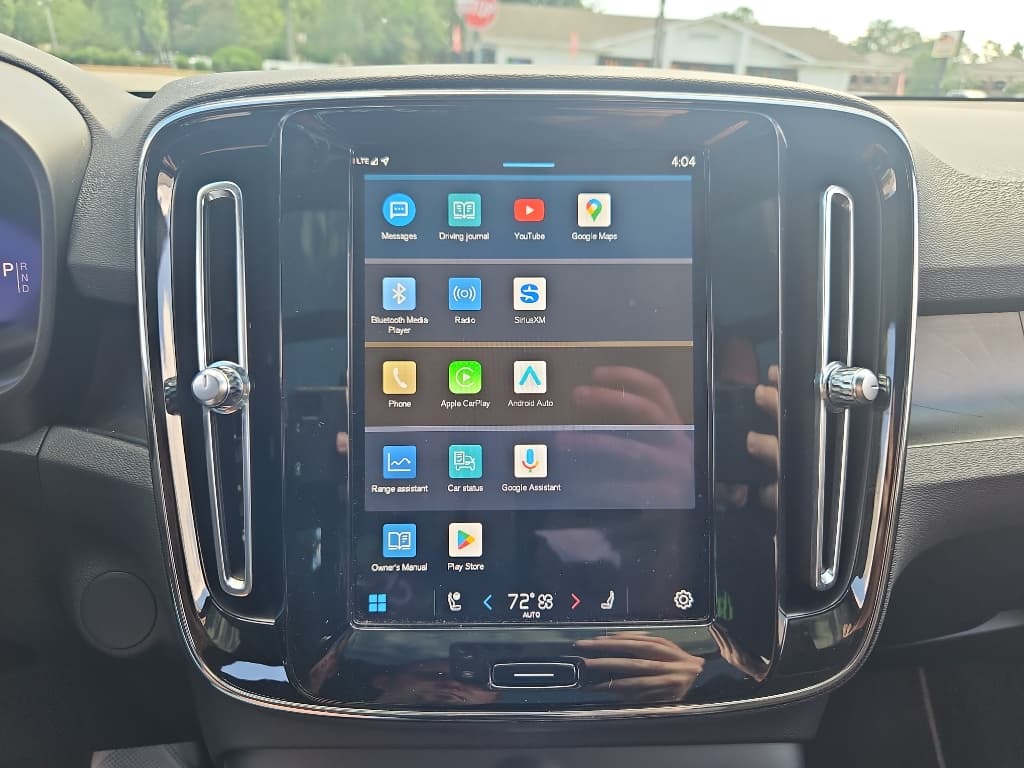 2023 Volvo XC40 view 11