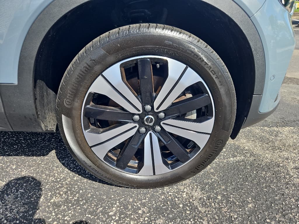 2023 Volvo XC40 view 32