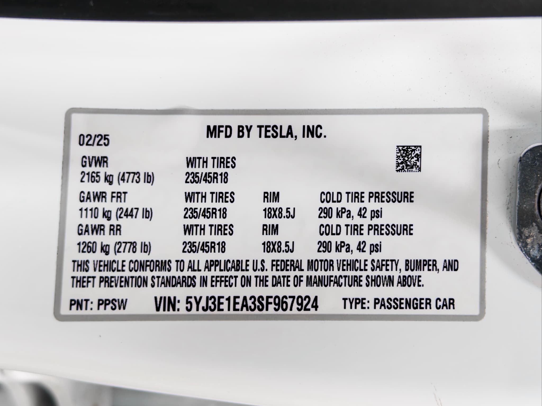 2025 Tesla Model 3 view 28