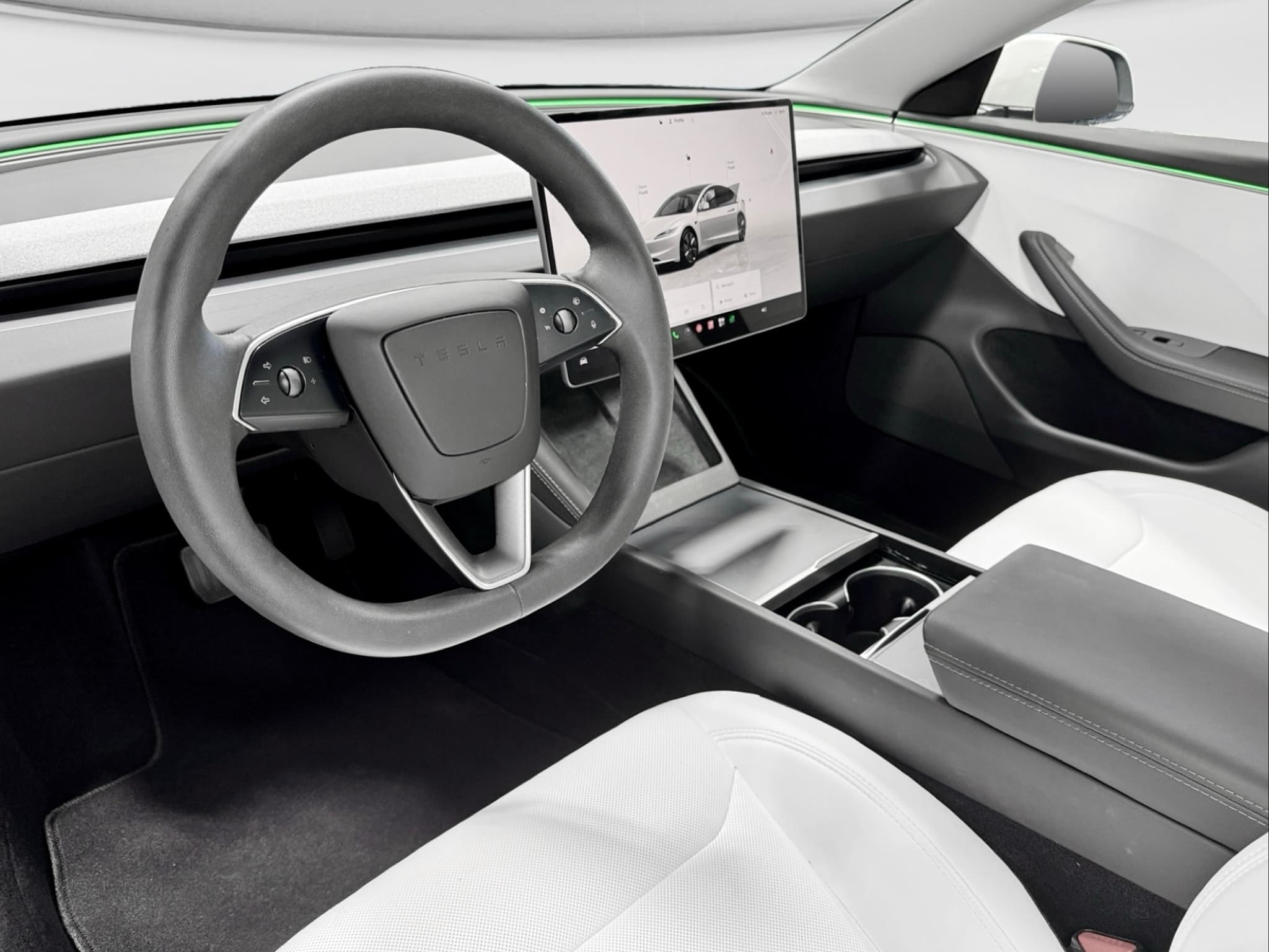 2025 Tesla Model 3 view 17