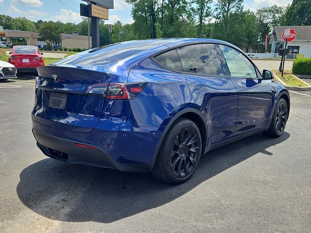 2023 Tesla Model Y view 3