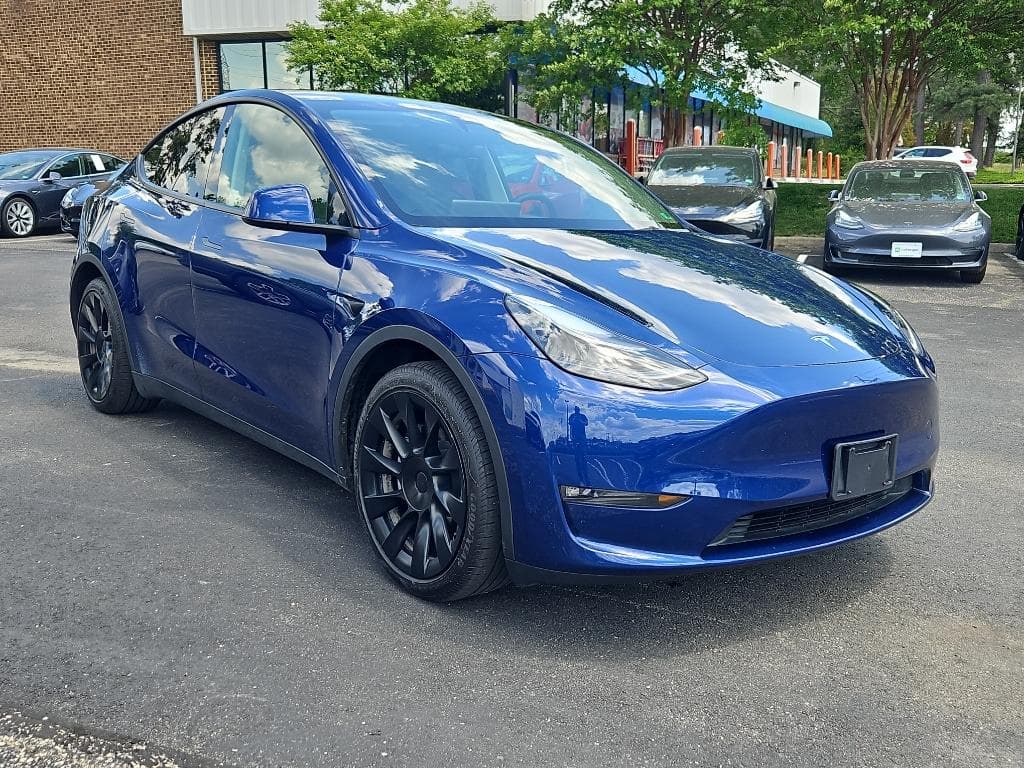 2023 Tesla Model Y view 4