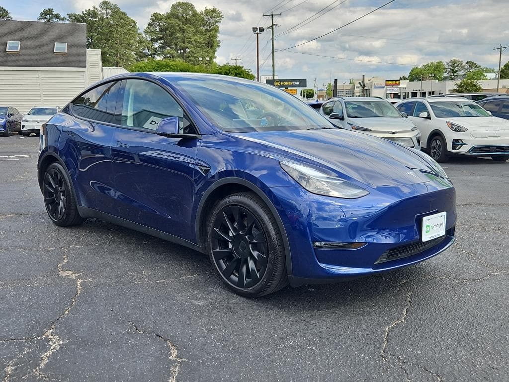 2023 Tesla Model Y view 4