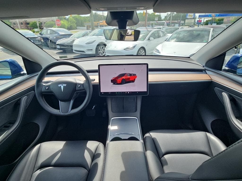 2023 Tesla Model Y view 12
