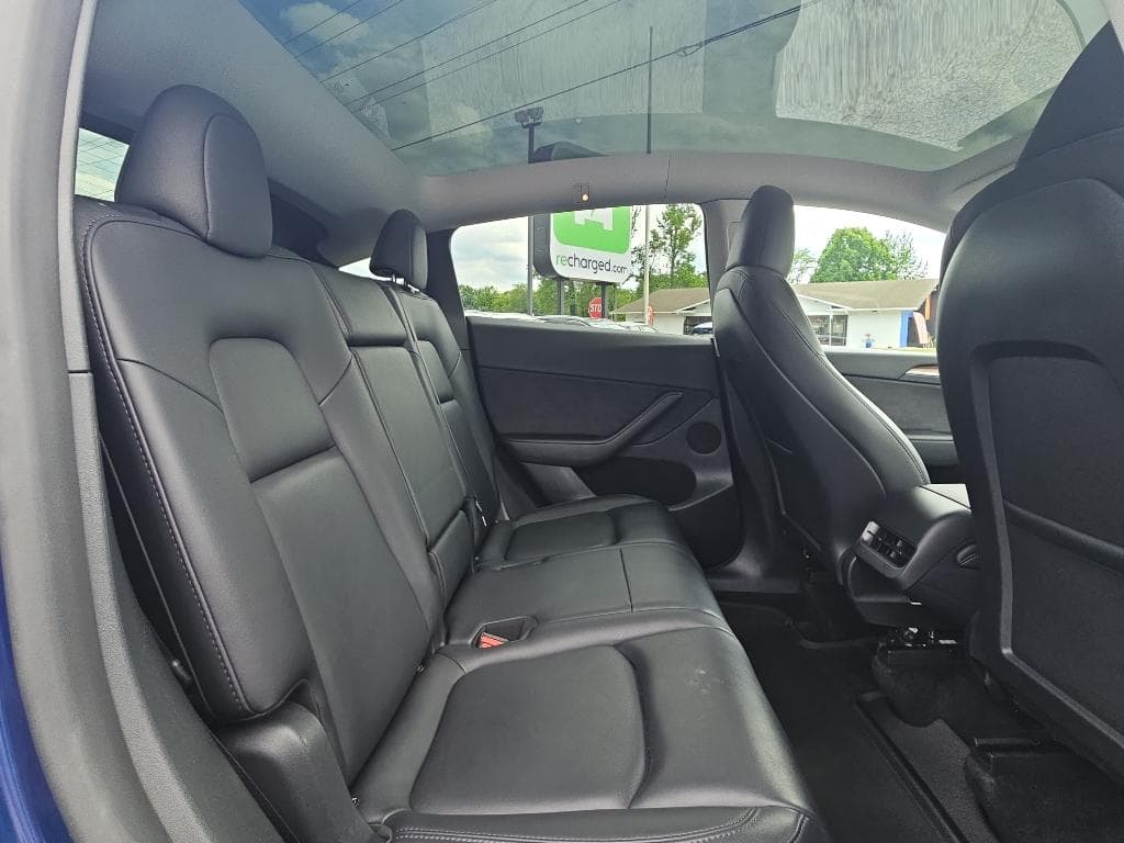 2023 Tesla Model Y view 19