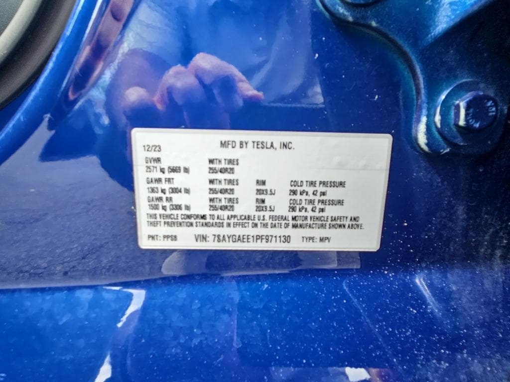 2023 Tesla Model Y view 21