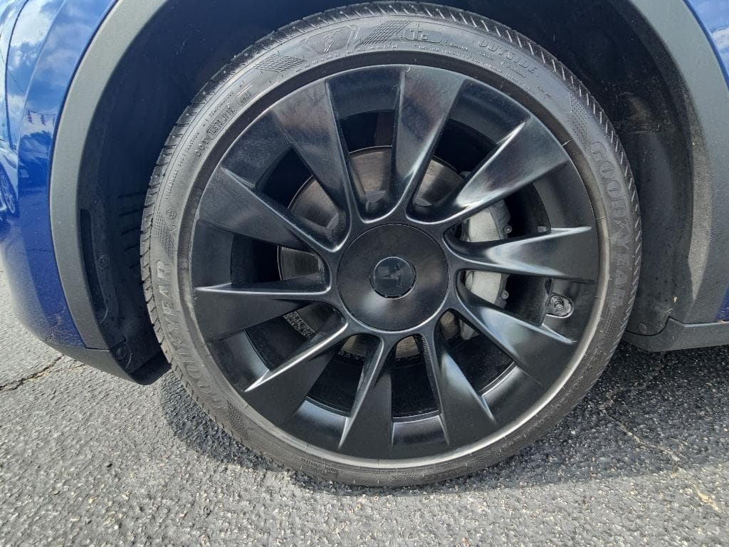 2023 Tesla Model Y view 23