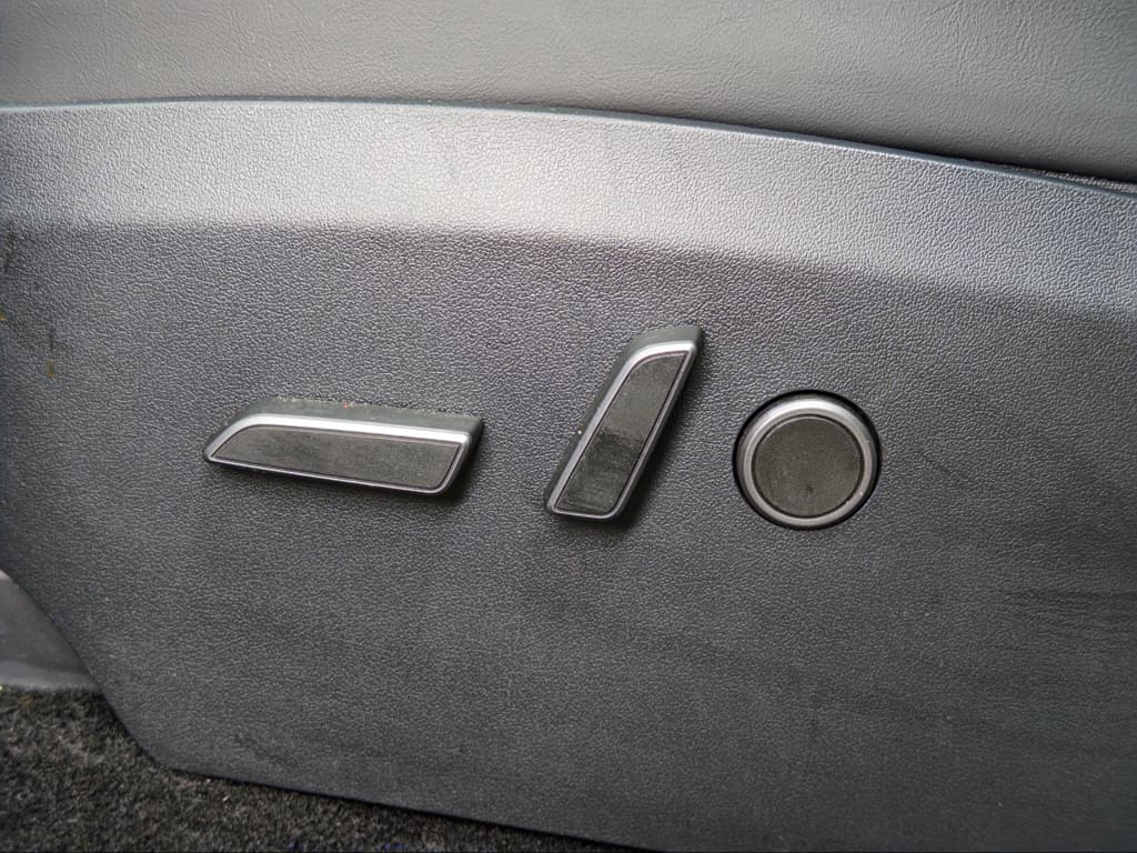 2023 Tesla Model Y view 6