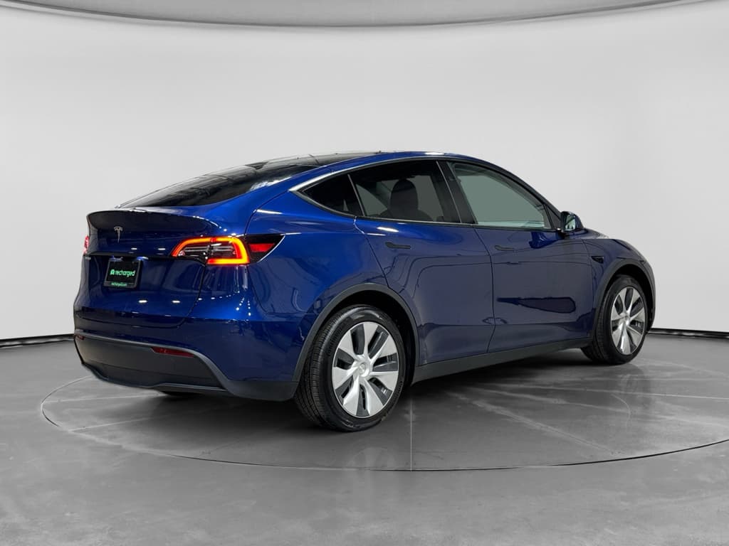 2023 Tesla Model Y view 3
