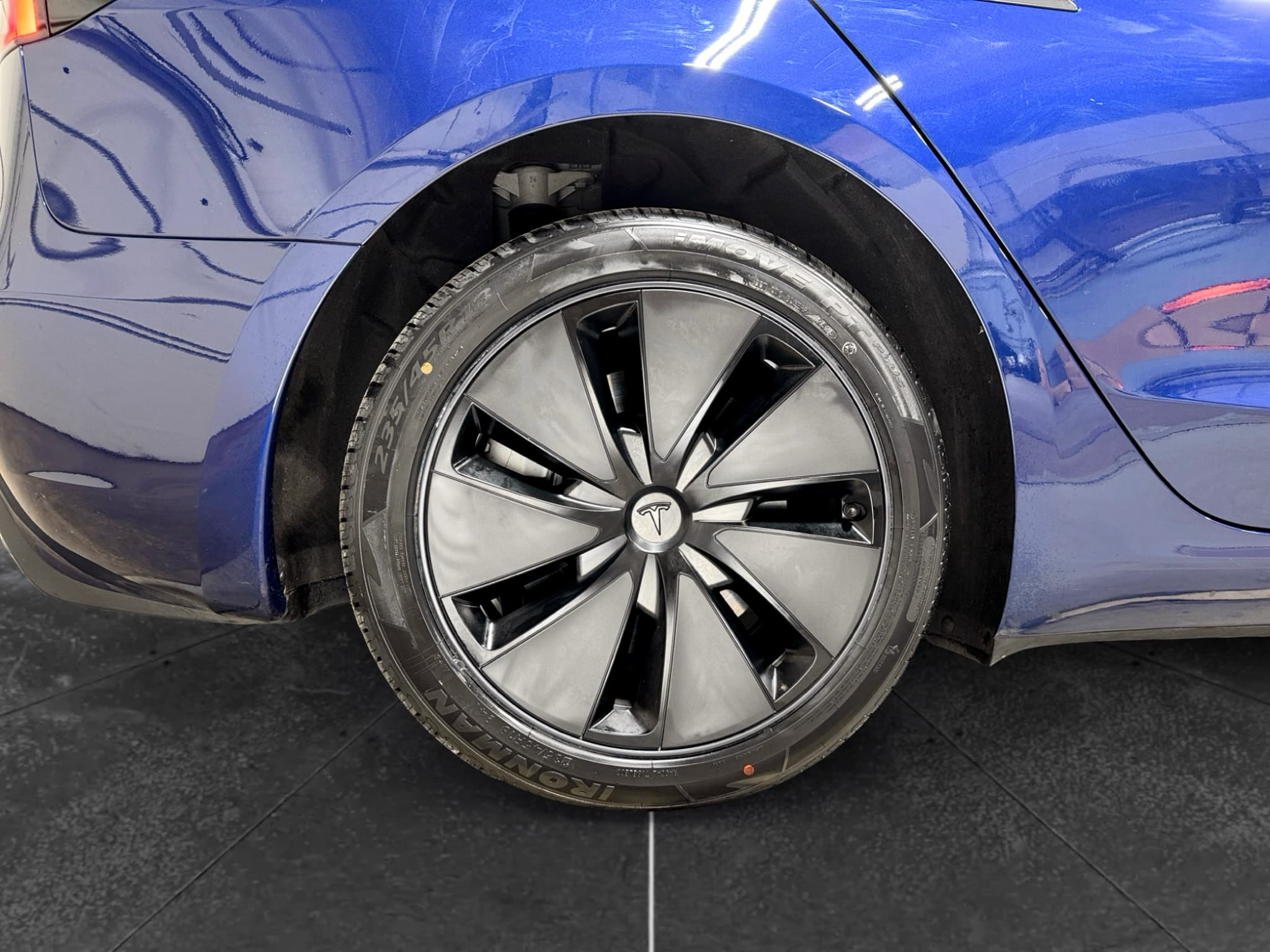 2025 Tesla Model 3 view 34