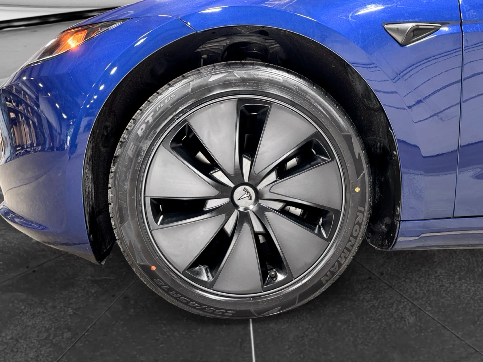 2025 Tesla Model 3 view 30