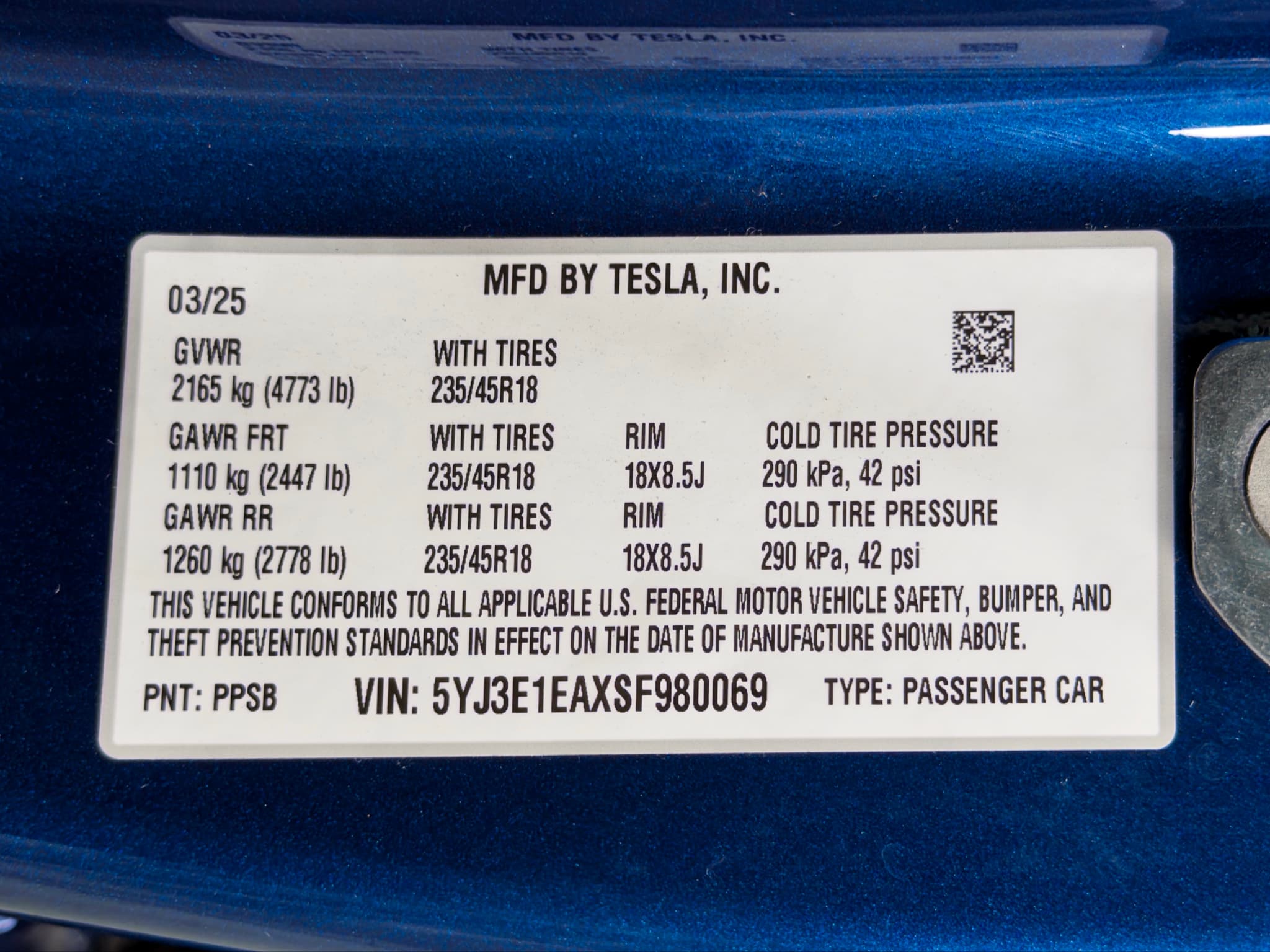 2025 Tesla Model 3 view 28