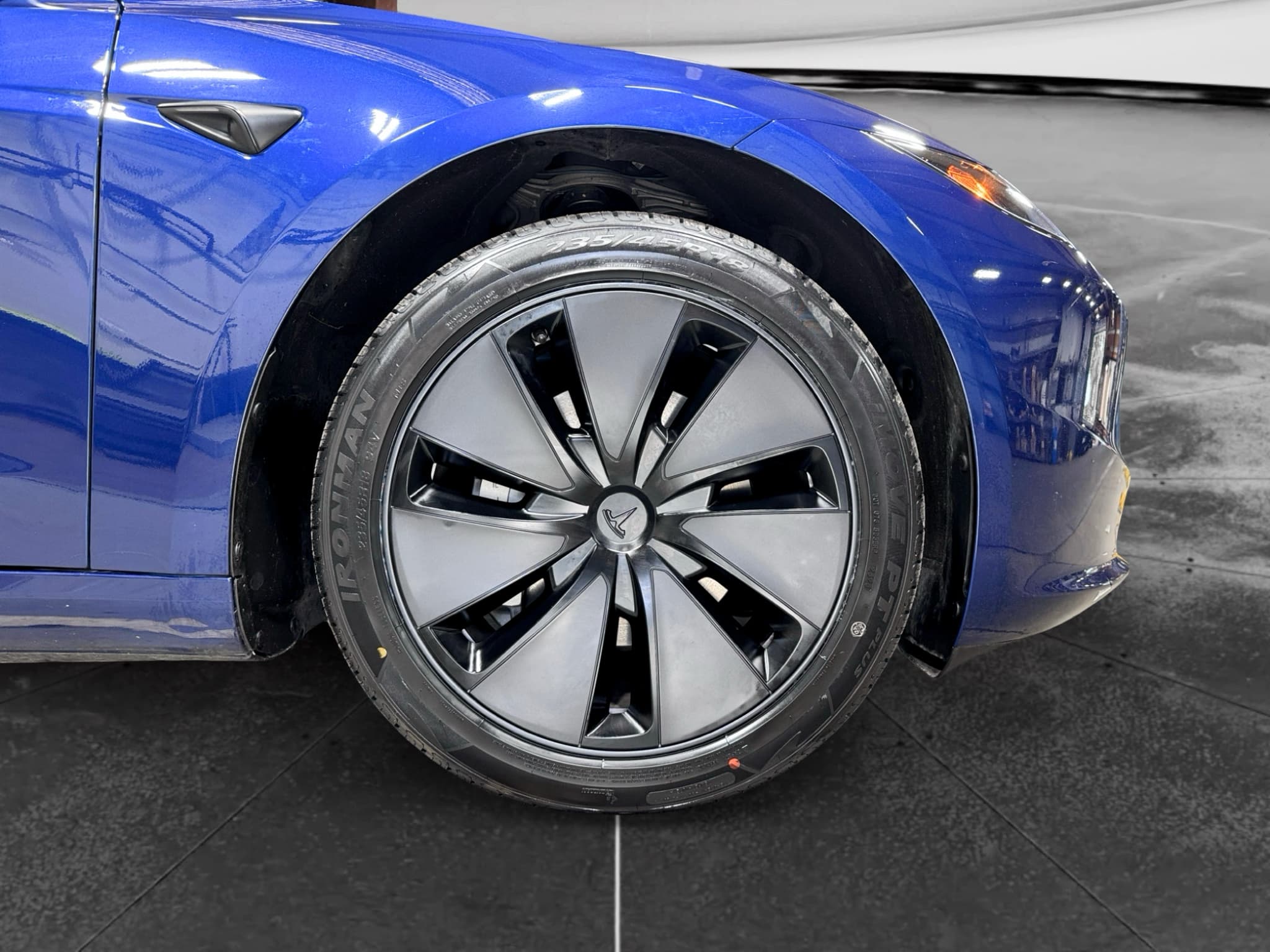 2025 Tesla Model 3 view 36